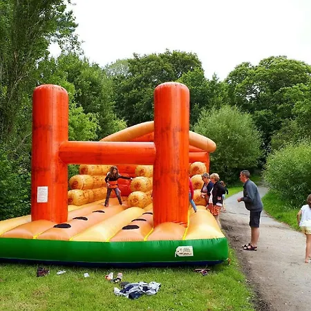 De La - 400 Mètres De La Camping